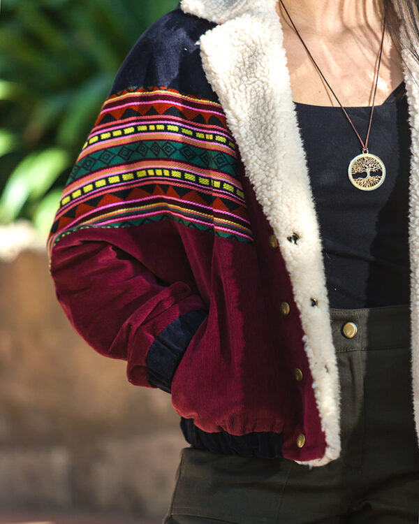 CHAQUETA CON TEJIDO ARTESANAL